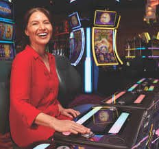 raya23 live casino pengalaman bermain baccarat dengan dealer cantik streaming meja langsung Indonesia